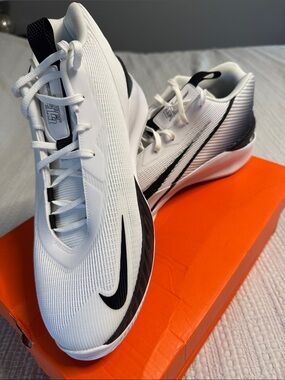 Nike Men’s GT Jump White and Black Low-Top Athletic Sneakers Size 11.5 NWOT